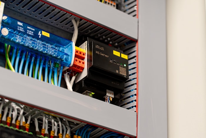 Cuadro eléctrico y subida de potencia